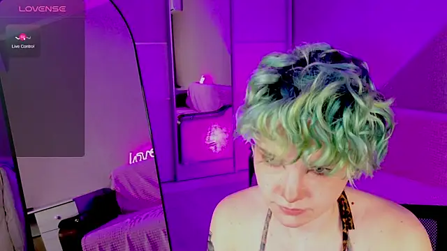 School Love online show from 01-22-25, 01:11