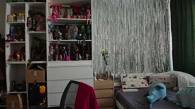 School Love online show from 03-30-26, 07:10