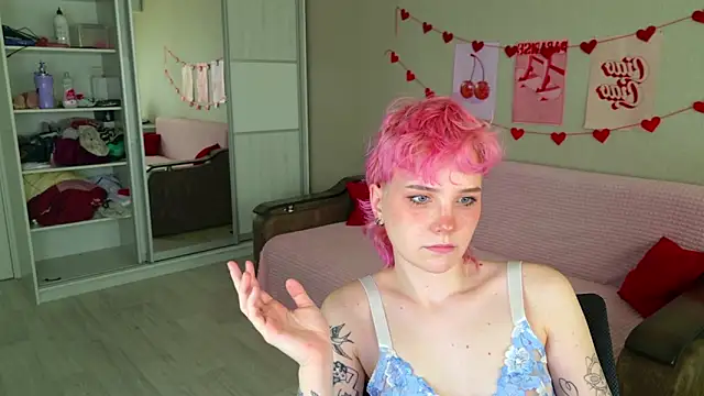 School Love online show from 09-19-25, 11:03