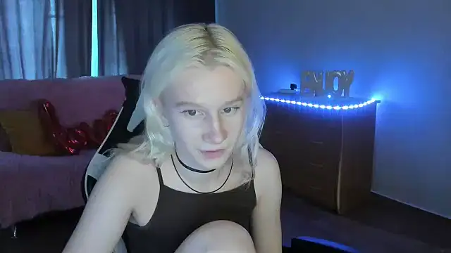 Snapshot of EnigmaSee chatting on 07-01-26, 12:16 EnigmaSee online show from 07-01-26, 12:16