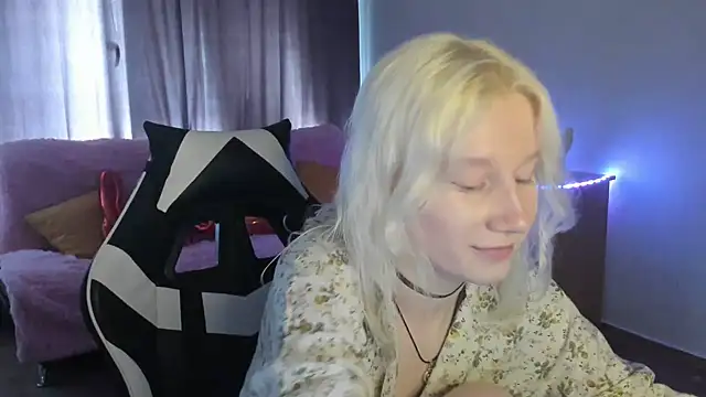 Snapshot of EnigmaSee chatting on 06-26-26, 02:06 EnigmaSee online show from 06-26-26, 02:06