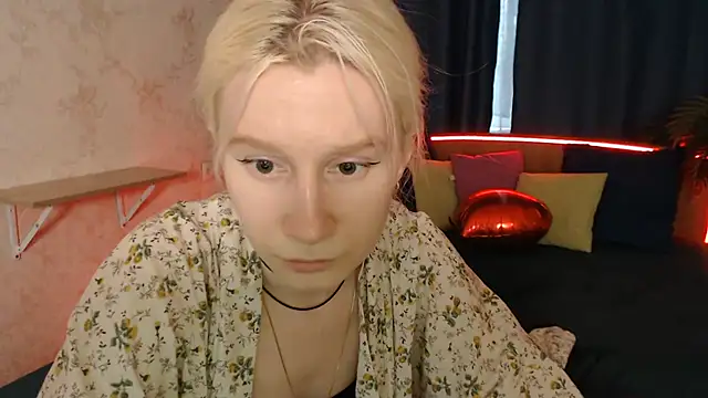 Snapshot of EnigmaSee chatting on 07-15-26, 09:05 EnigmaSee online show from 07-15-26, 09:05