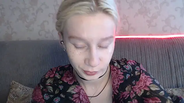 Snapshot of EnigmaSee chatting on 07-19-26, 02:09 EnigmaSee online show from 07-19-26, 02:09