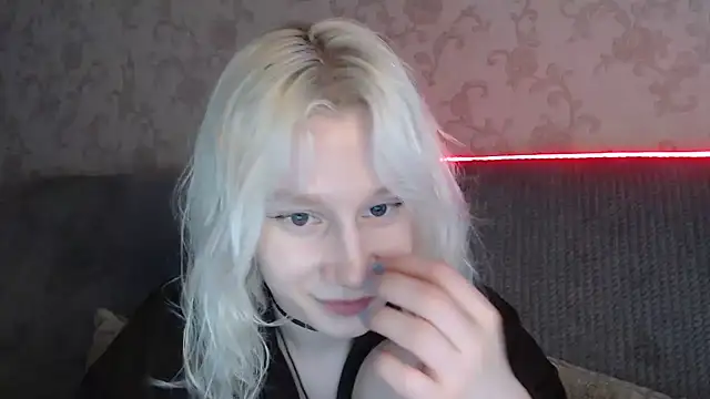 Snapshot of EnigmaSee chatting on 07-07-26, 01:52 EnigmaSee online show from 07-07-26, 01:52