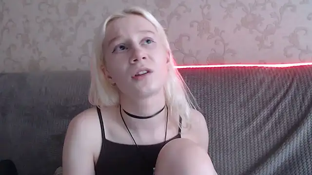 Snapshot of EnigmaSee chatting on 07-07-26, 11:03 EnigmaSee online show from 07-07-26, 11:03