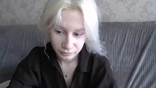 Snapshot of EnigmaSee chatting on 06-17-26, 08:47 EnigmaSee online show from 06-17-26, 08:47