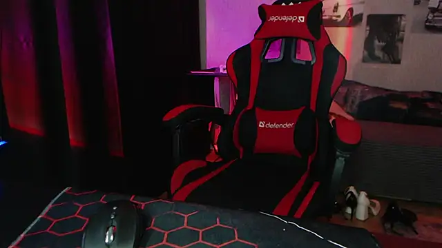 Fluffy Tiffy online show from 10-09-25, 12:22