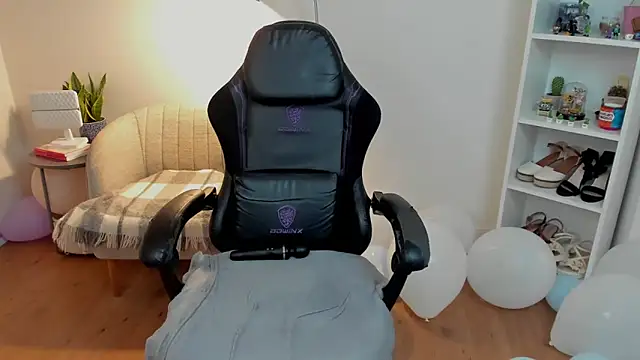  BellaEvans  online show from 04-11-26, 07:45