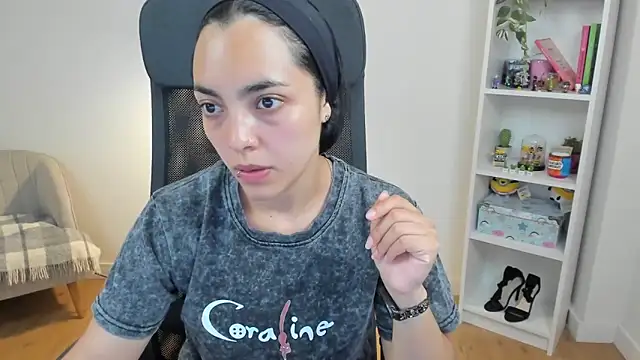 Snapshot of _BellaEvans_ chatting on 06-15-26, 04:45 BellaEvans online show from 06-15-26, 04:45