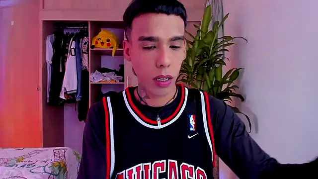 aldrinwhite online show from 11-24-25, 05:35