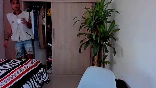 aldrinwhite online show from 12-22-25, 06:19