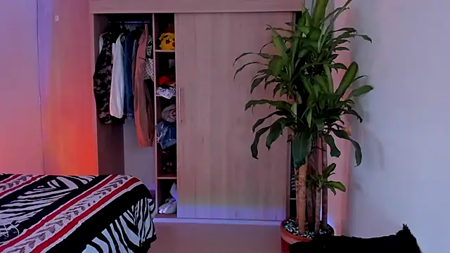 aldrinwhite online show from 12-21-25, 04:08