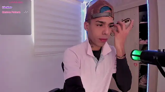Snapshot of aldrinwhite chatting on 03-09-25, 04:00 aldrinwhite online show from 03-09-25, 04:00