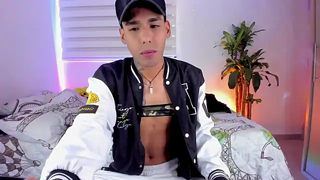 Snapshot of aldrinwhite chatting on 09-17-25, 06:21 aldrinwhite online show from 09-17-25, 06:21