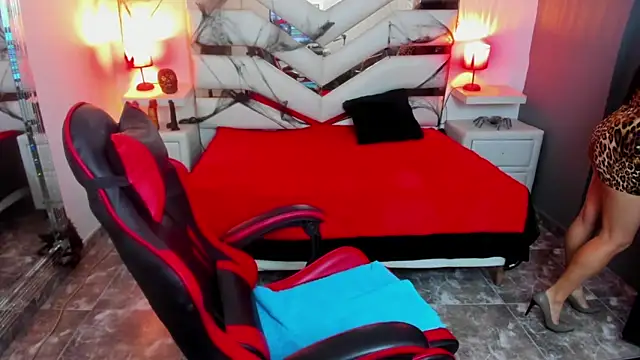 KateTompson  online show from 10-28-25, 12:37