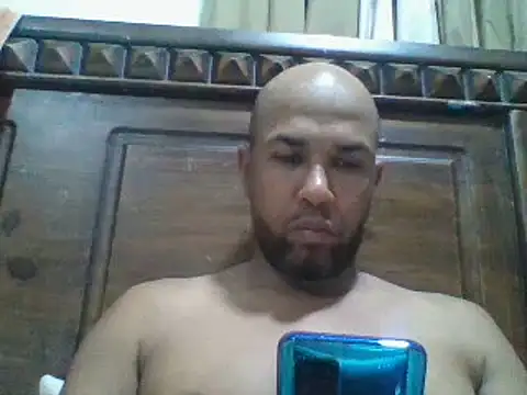 Snapshot of Frankie0880 chatting on 12-31-24, 02:51 Frankie0880 online show from 12-31-24, 02:51