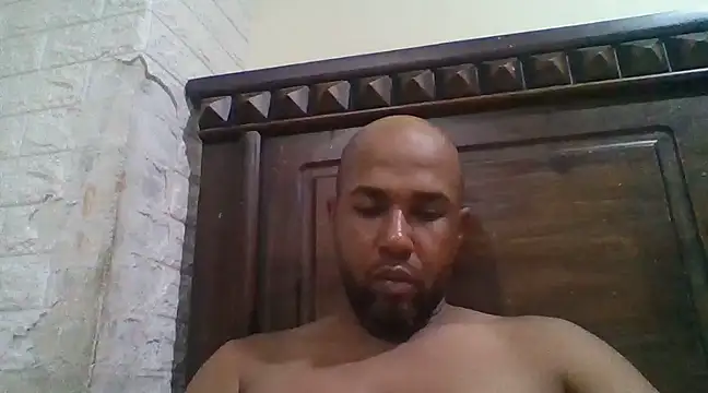Snapshot of Frankie0880 chatting on 12-30-24, 03:03 Frankie0880 online show from 12-30-24, 03:03