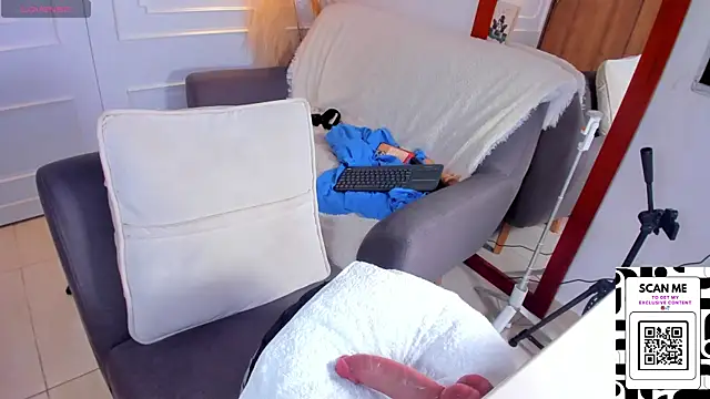 Chrishell  online show from 02-23-25, 05:45