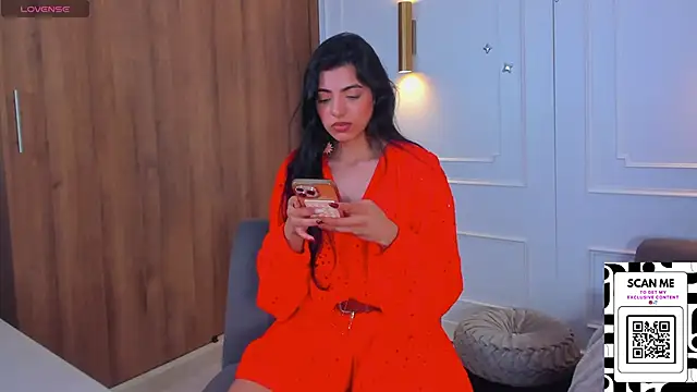 Chrishell  online show from 03-13-25, 01:32