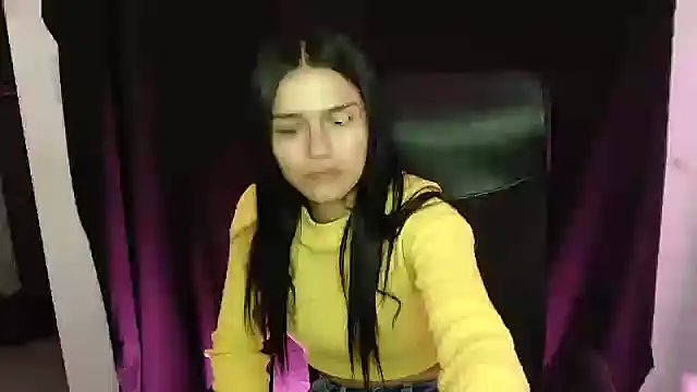 Snapshot of cloe_fox chatting on 10-09-25, 01:39 cloe fox online show from 10-09-25, 01:39