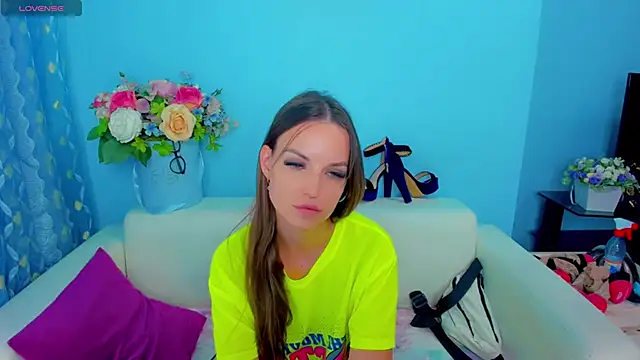 LindaaLu online show from 06-10-26, 02:57