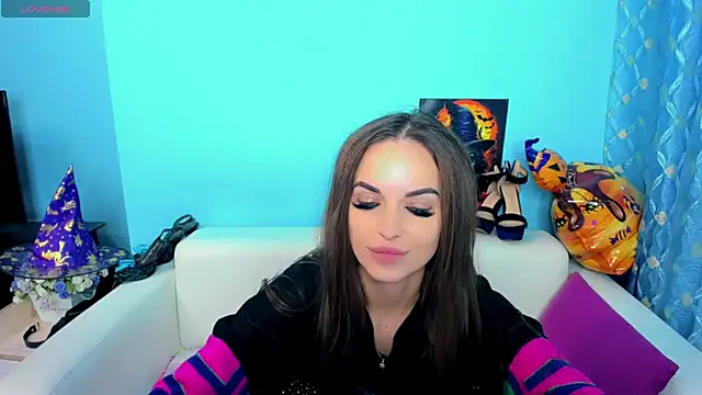 LindaaLu online show from 11-13-25, 03:10