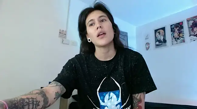 Snapshot of Julytattoo chatting on 03-01-25, 04:00 Julytattoo online show from 03-01-25, 04:00