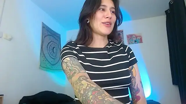 Snapshot of Julytattoo chatting on 03-02-25, 03:56 Julytattoo online show from 03-02-25, 03:56