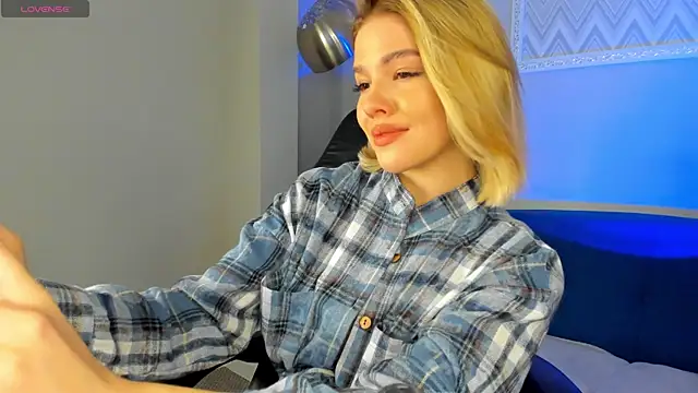 Snapshot of Anna_Robinson chatting on 03-05-25, 08:21 Anna Robinson online show from 03-05-25, 08:21