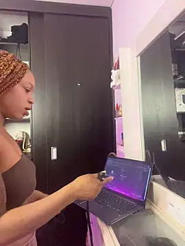 Melany Williams online show from 05-18-26, 02:44
