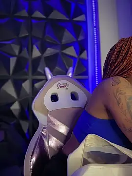 Melany Williams online show from 11-30-25, 01:12