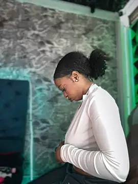 Melany Williams online show from 11-12-25, 01:15