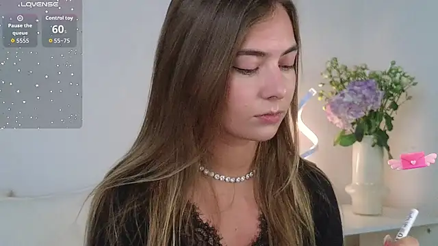 chloi hes online show from 10-11-25, 09:10