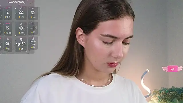 chloi hes online show from 10-22-25, 11:42