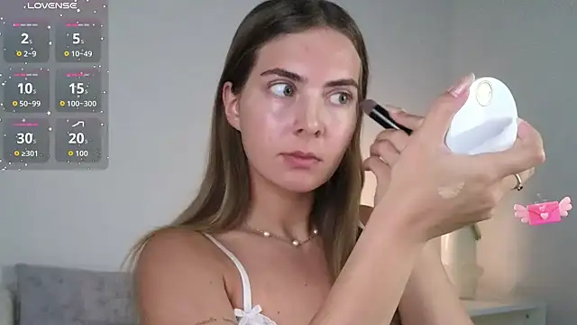 chloi hes online show from 10-12-25, 11:55