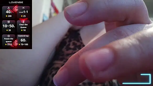 Snapshot of Cora_Maro chatting on 06-19-26, 01:17 Cora Maro online show from 06-19-26, 01:17