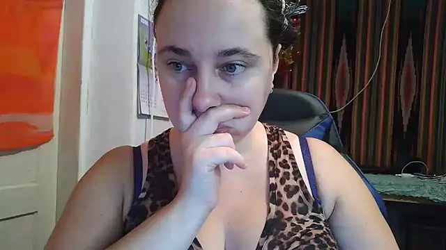 Snapshot of Cora_Maro chatting on 10-17-25, 12:51 Cora Maro online show from 10-17-25, 12:51