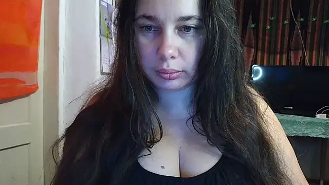 Snapshot of Cora_Maro chatting on 10-31-25, 06:43 Cora Maro online show from 10-31-25, 06:43