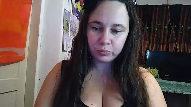 Snapshot of Cora_Maro chatting on 10-30-25, 01:31 Cora Maro online show from 10-30-25, 01:31