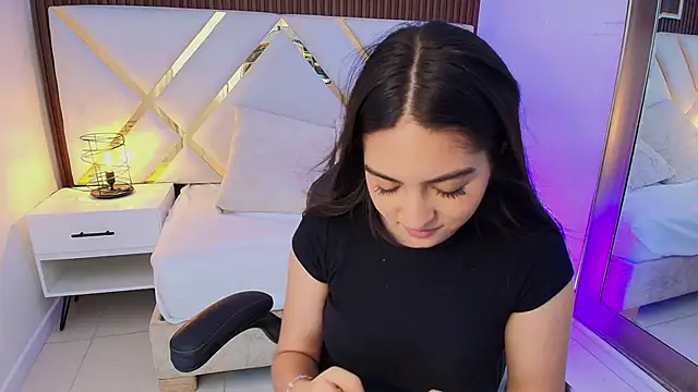 Emelie Ch1 online show from 03-06-26, 04:18