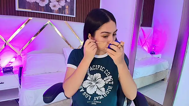 Emelie Ch1 online show from 05-31-26, 06:52