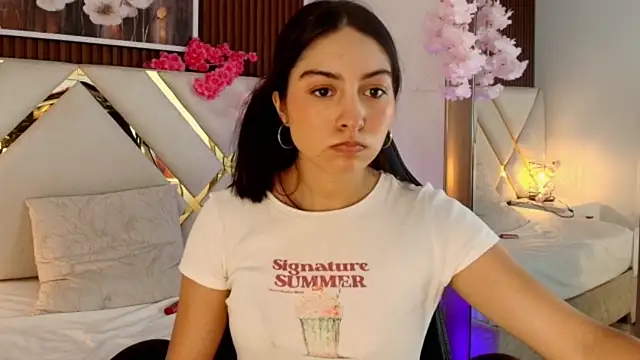 Emelie Ch1 online show from 06-18-26, 05:50