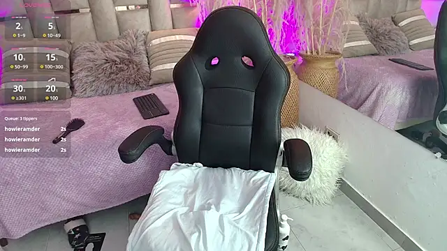 Emelie Ch1 online show from 01-18-25, 08:41