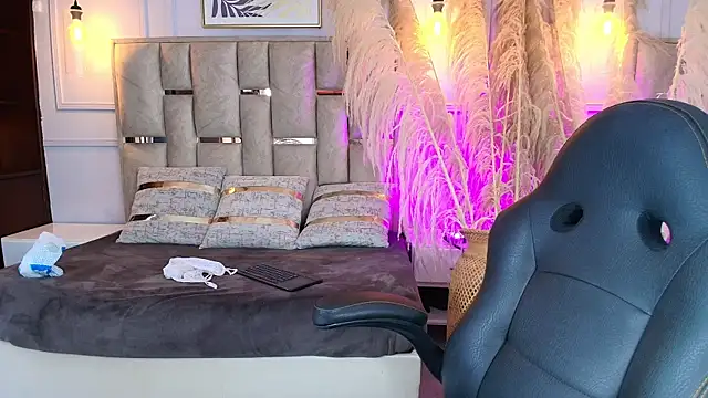 Emelie Ch1 online show from 03-09-25, 04:00