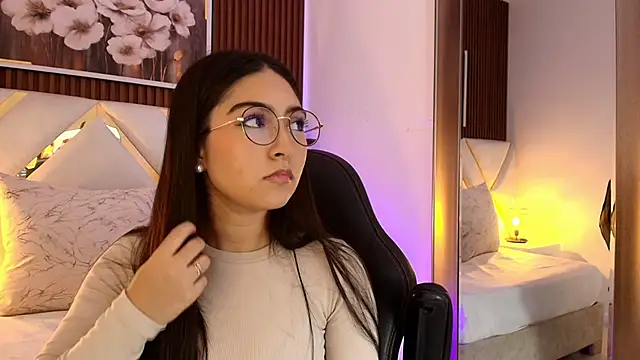 Emelie Ch1 online show from 01-15-26, 03:10