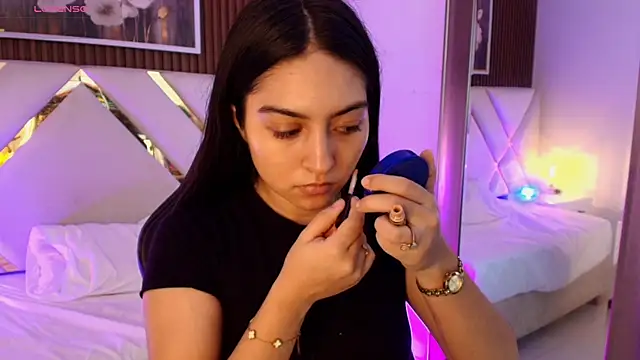 Emelie Ch1 online show from 05-07-26, 08:17