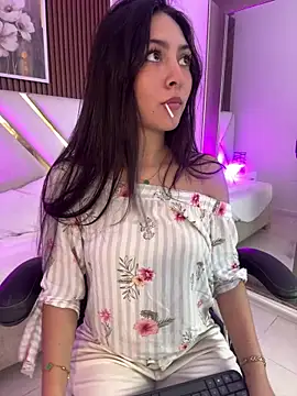 Emelie Ch1 online show from 05-27-26, 11:17