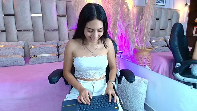 Emelie Ch1 online show from 02-22-25, 05:02