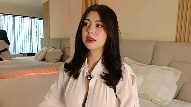 Zoe Benson online show from 11-11-25, 01:17