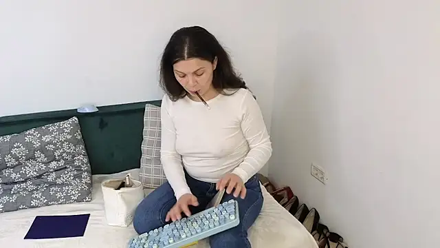 MadameDeFeu online show from 03-12-26, 06:50